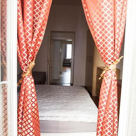 2B Pechackova Family Apartment With Balcony By The River Prague Ngoại thất bức ảnh