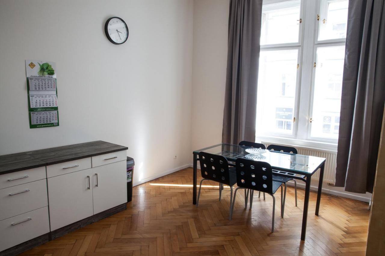 2B Pechackova Family Apartment With Balcony By The River Prague Ngoại thất bức ảnh