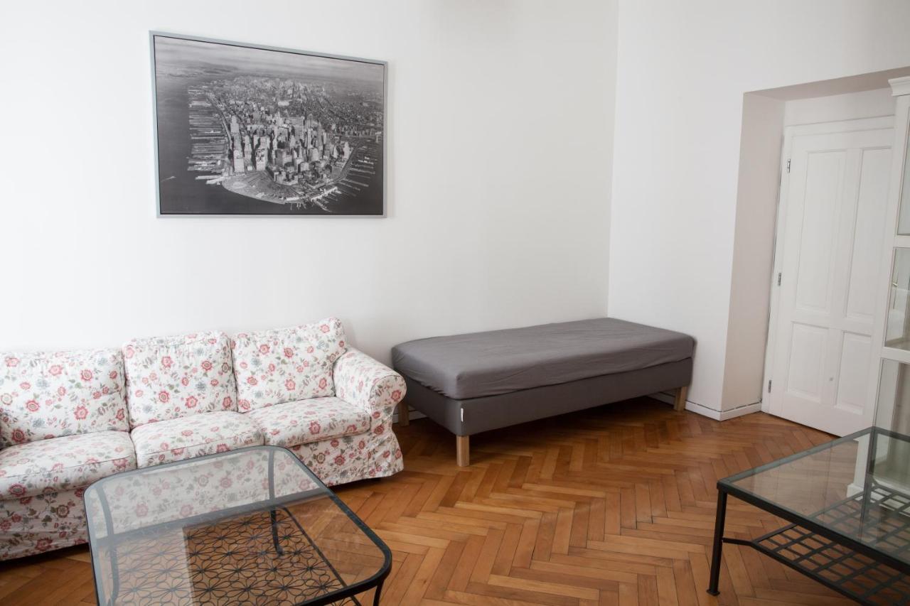 2B Pechackova Family Apartment With Balcony By The River Prague Ngoại thất bức ảnh