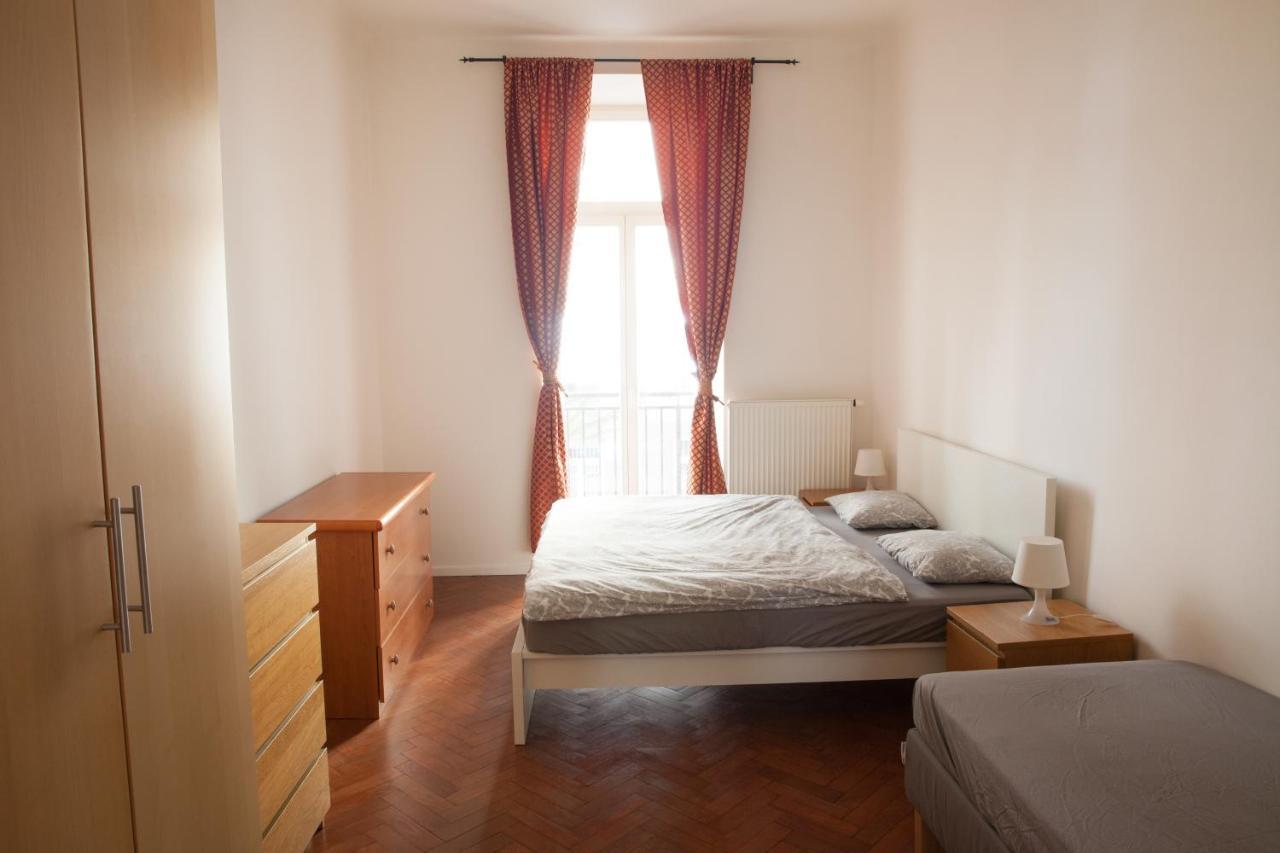 2B Pechackova Family Apartment With Balcony By The River Prague Ngoại thất bức ảnh