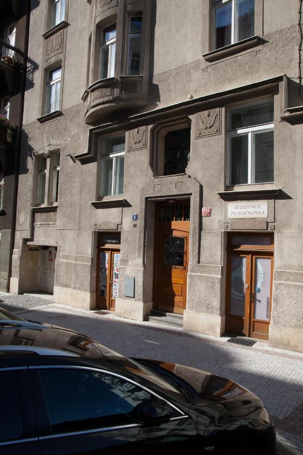 2B Pechackova Family Apartment With Balcony By The River Prague Ngoại thất bức ảnh