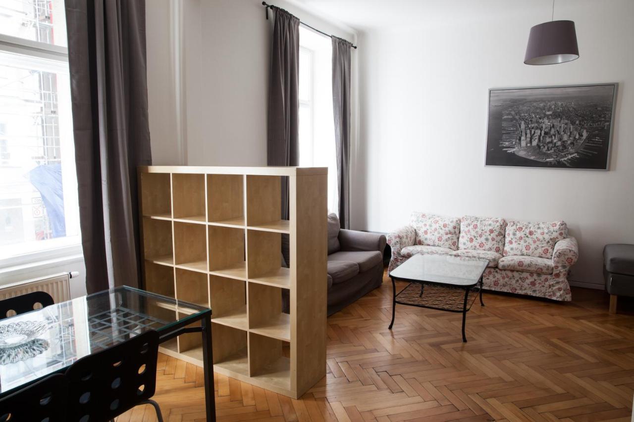 2B Pechackova Family Apartment With Balcony By The River Prague Ngoại thất bức ảnh