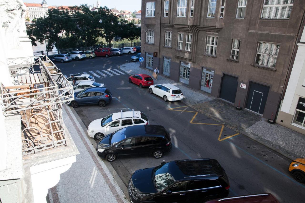 2B Pechackova Family Apartment With Balcony By The River Prague Ngoại thất bức ảnh