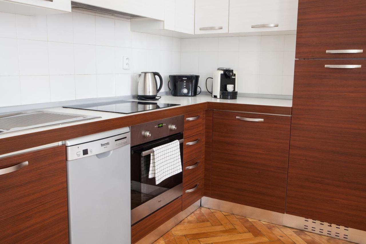 2B Pechackova Family Apartment With Balcony By The River Prague Ngoại thất bức ảnh