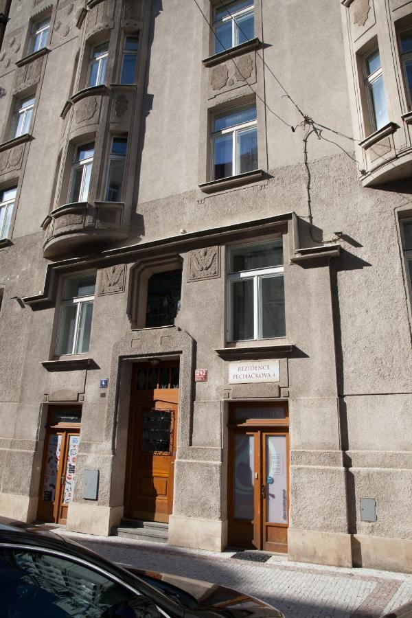 2B Pechackova Family Apartment With Balcony By The River Prague Ngoại thất bức ảnh