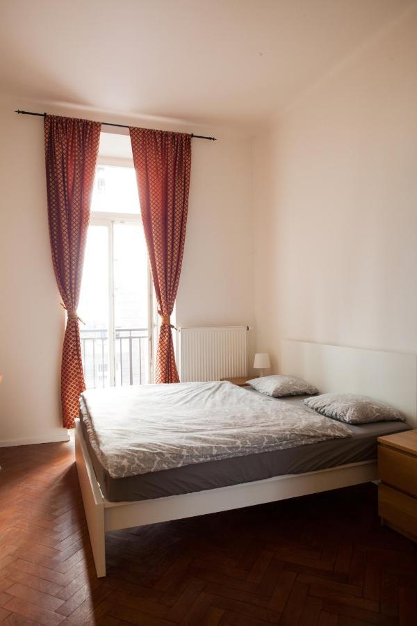 2B Pechackova Family Apartment With Balcony By The River Prague Ngoại thất bức ảnh