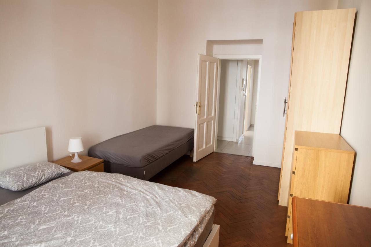 2B Pechackova Family Apartment With Balcony By The River Prague Ngoại thất bức ảnh